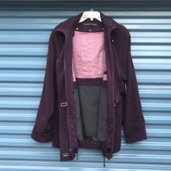 Woman's Winter Coat . Size: Small {4-6} . Gently Used . Fleet Street - Picture 1 of 5